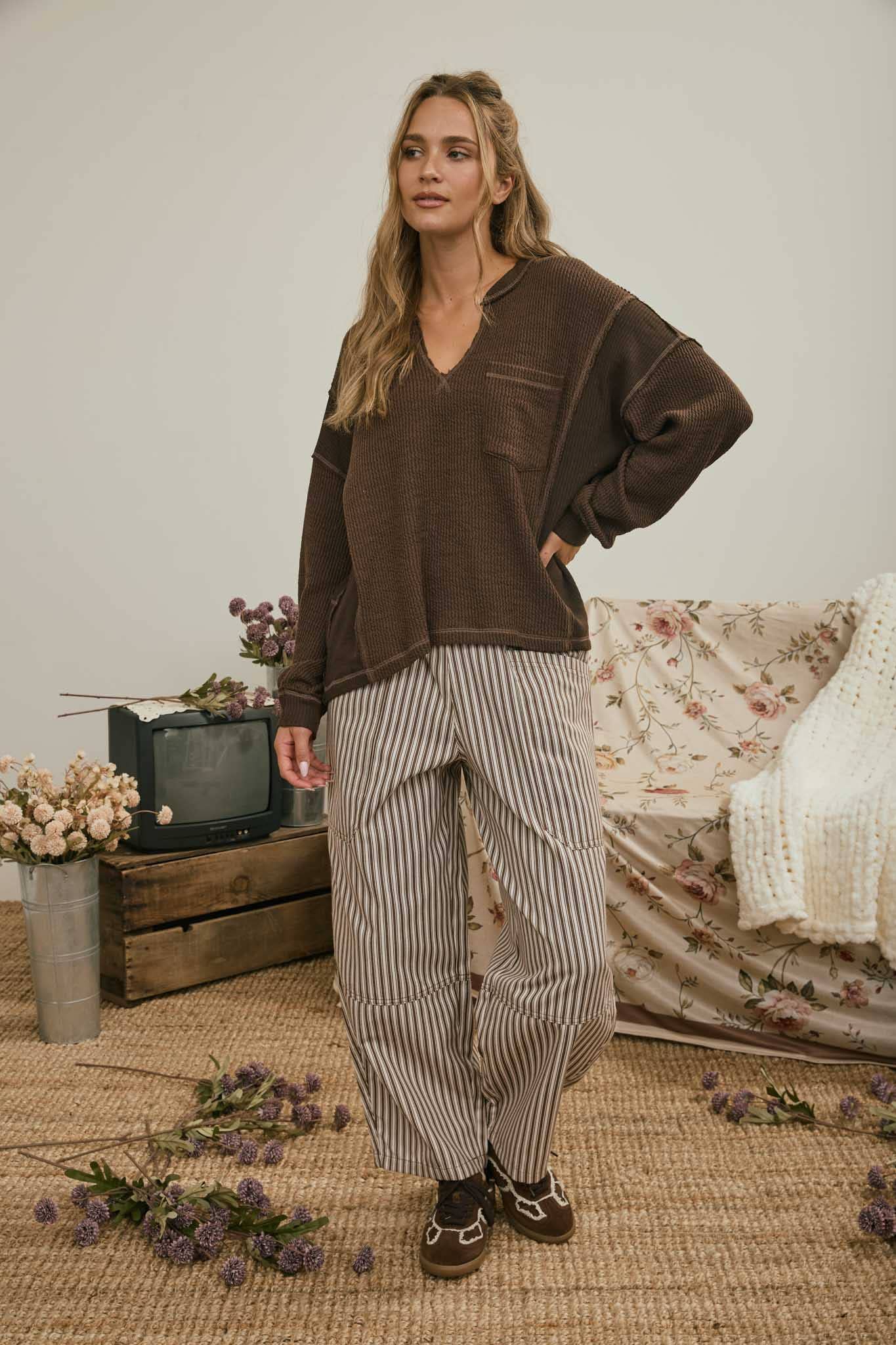 SPLIT NECK RAW EDGE LONG SLEEVE RIBBED KNIT TOP : KHAKI