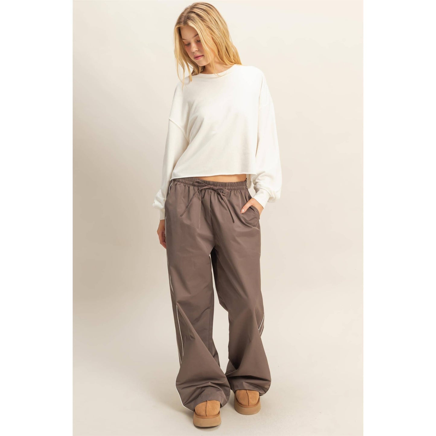 Wide-Leg Pants With Contrast Piping Detail:COCOA