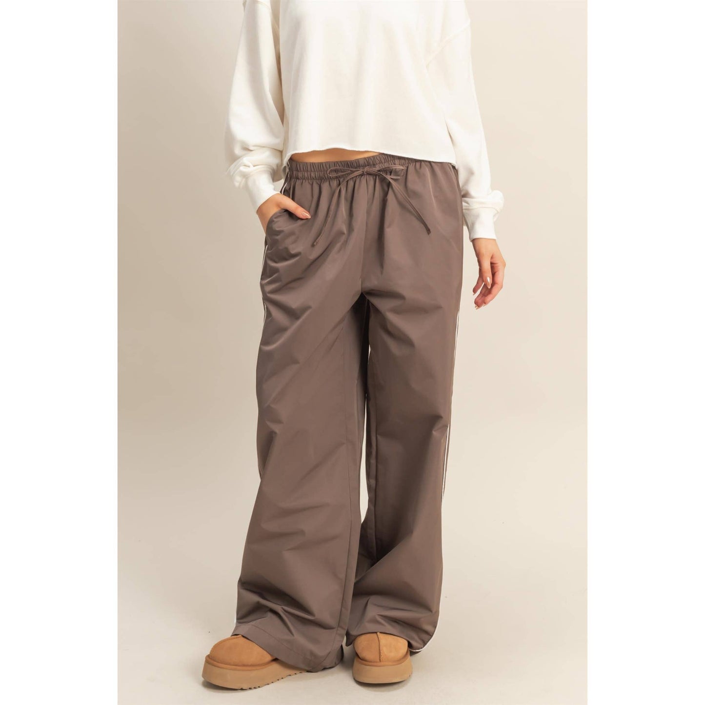 Wide-Leg Pants With Contrast Piping Detail:COCOA