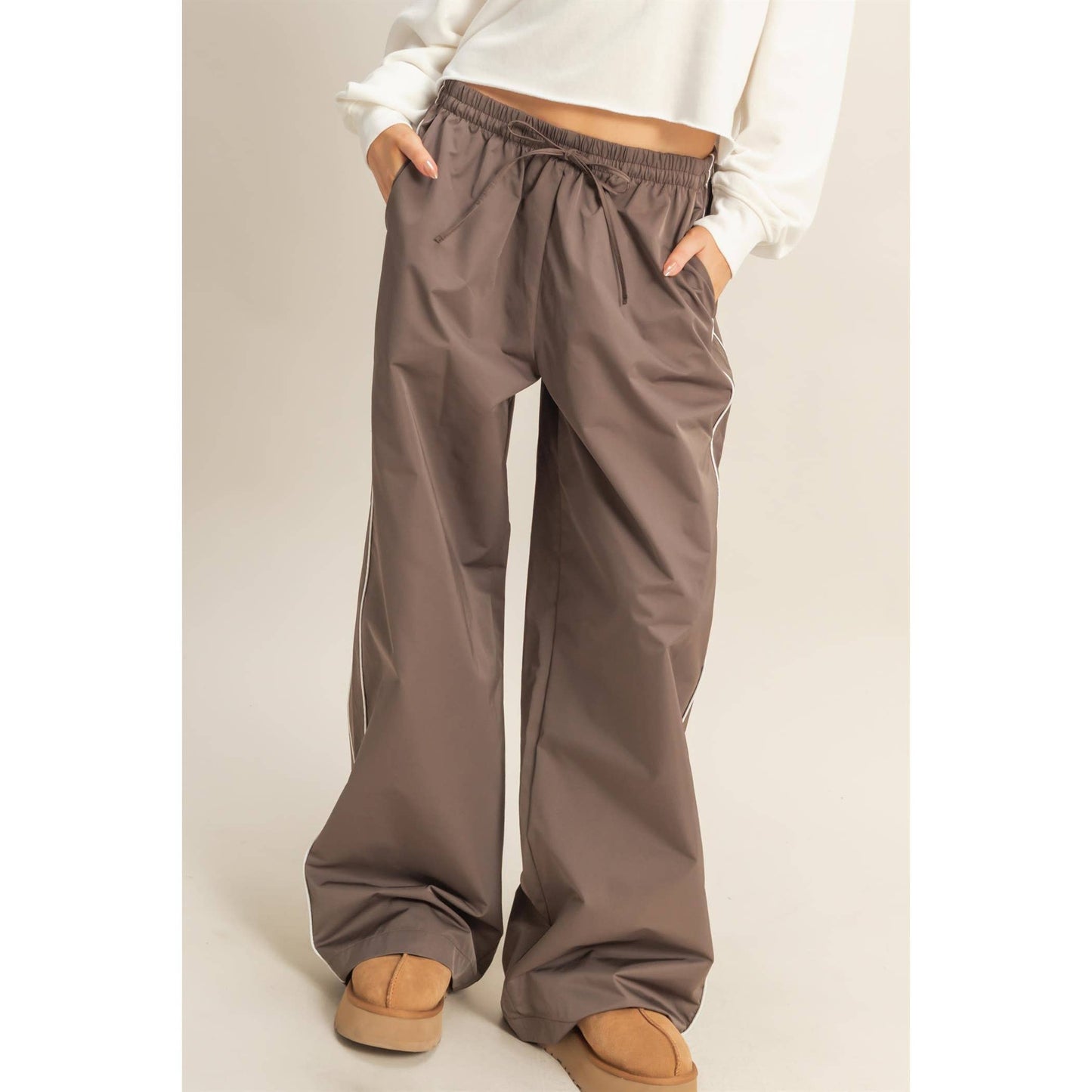 Wide-Leg Pants With Contrast Piping Detail:COCOA