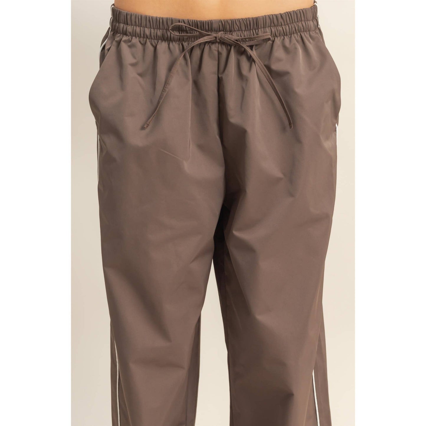 Wide-Leg Pants With Contrast Piping Detail:COCOA