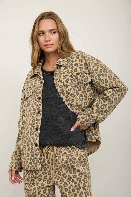 LEOPARD PRINT COLLARED BUTTON DOWN SHACKET : BROWN