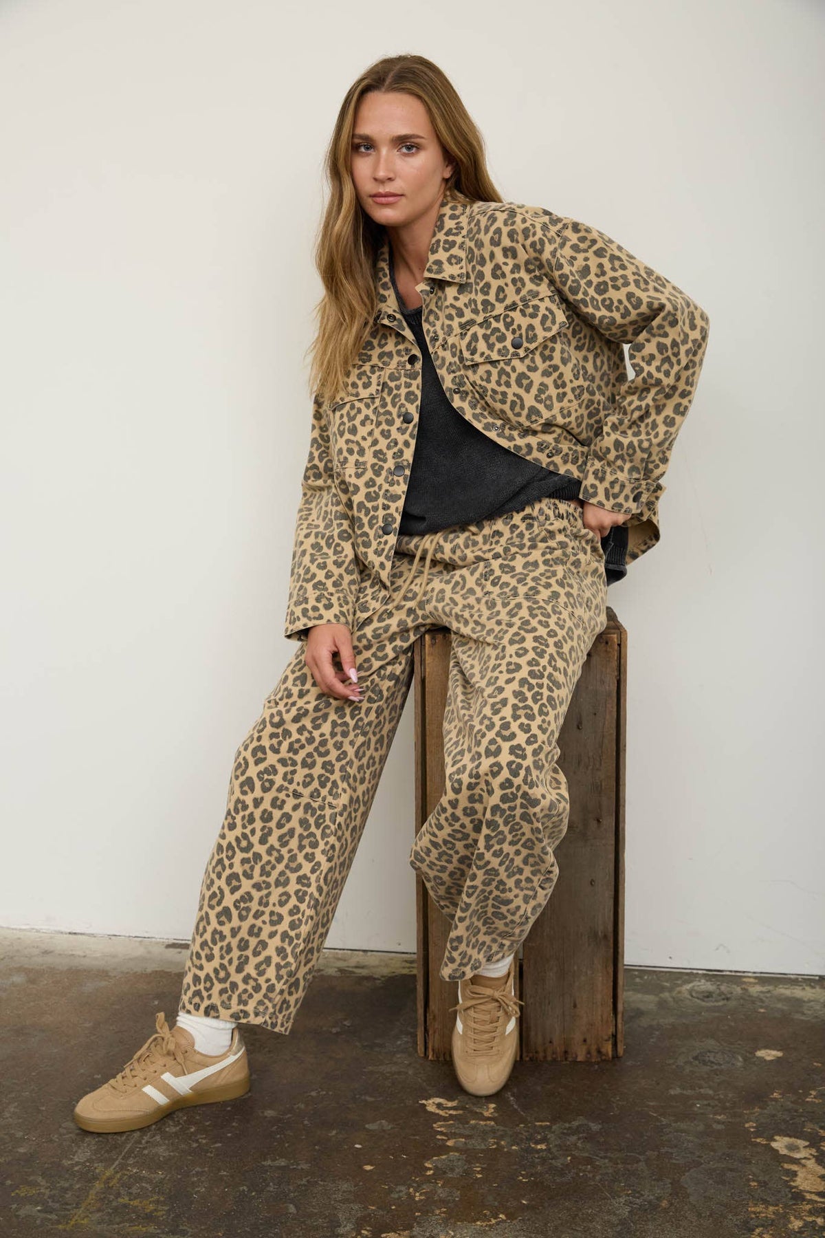 LEOPARD PRINT COLLARED BUTTON DOWN SHACKET : BROWN