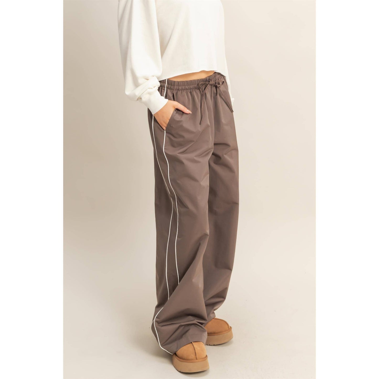 Wide-Leg Pants With Contrast Piping Detail:COCOA