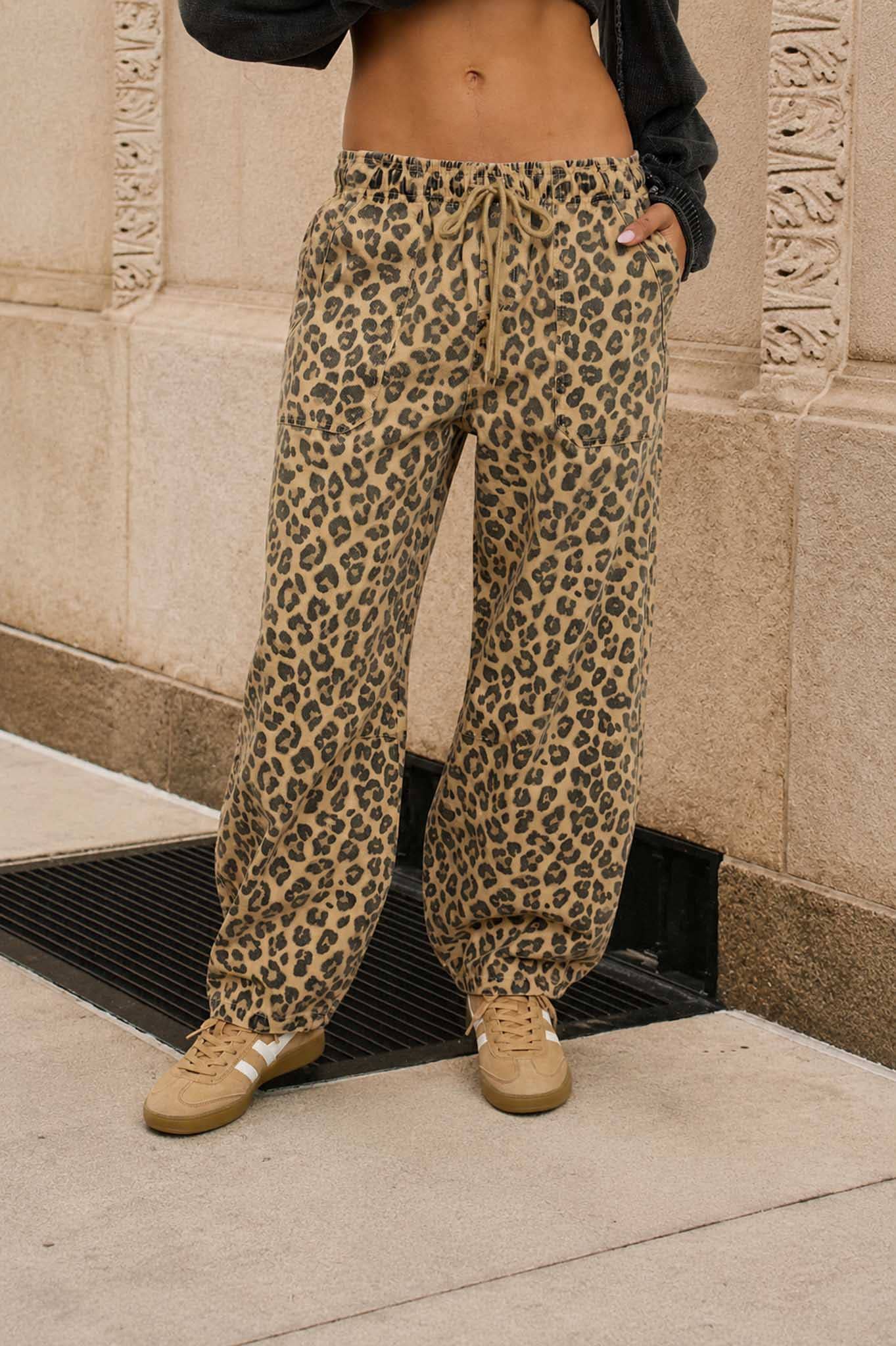 LEOPARD PRINT DRAWSTRING BARREL PANTS : BROWN